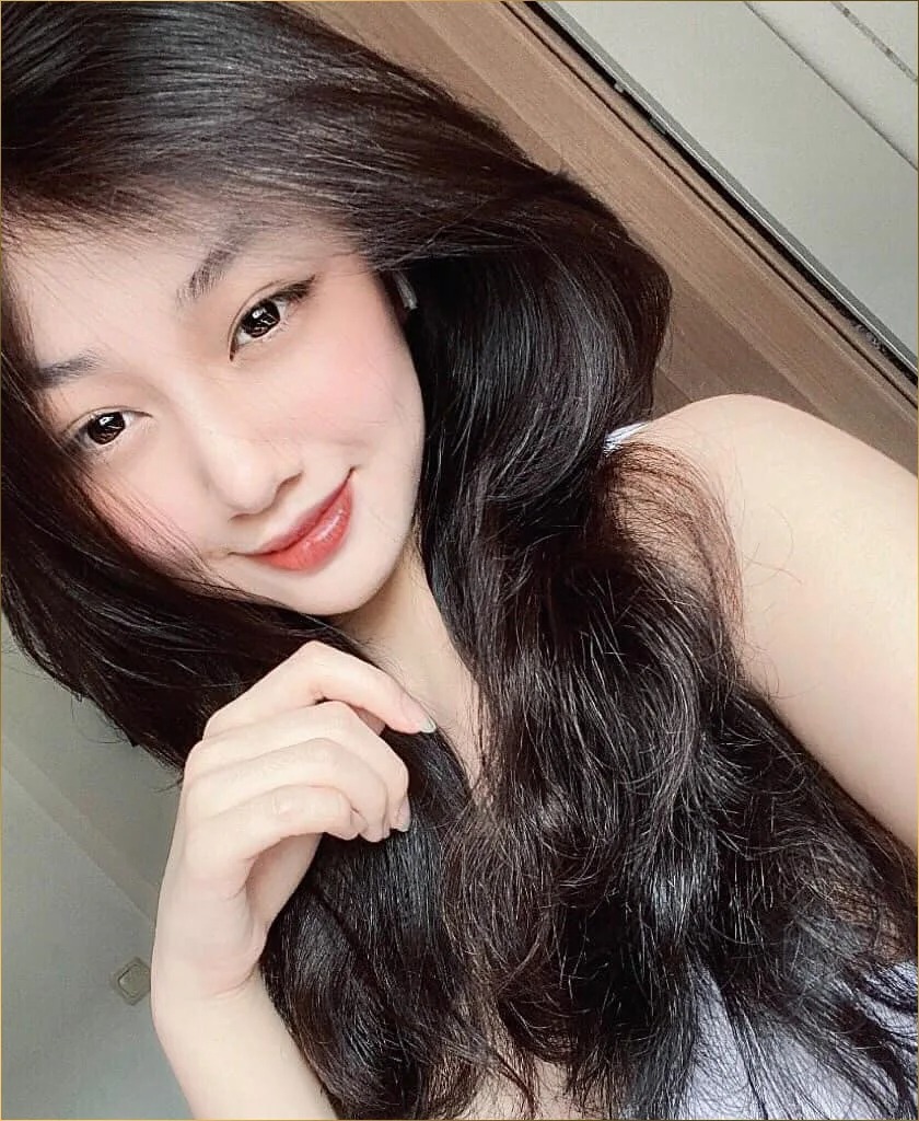 Hotgirl Hà Linh sở hữu gương mặt khả ái